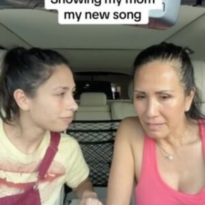 Brooke Alexx Instagram - Doesn’t like my behavior, but she does like the song 🤷‍♀️
.
#reaction #reactionvideo #momsofinstagram #breakup #dating #singersongwriter #songwritersofinstagram