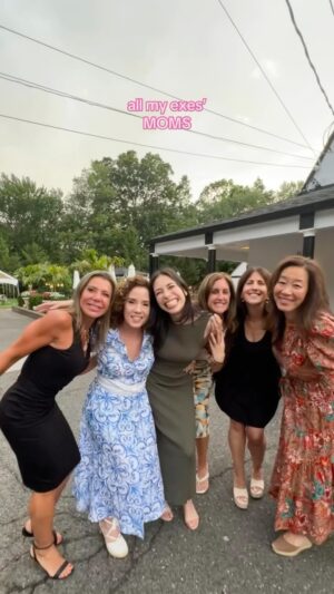 Brooke Alexx Instagram - Reunited with my besties! You may recognize them 🤭
.
#allmyexesmoms #singersongwriter #songwritersofinstagram #exboyfriend #dating #breakup