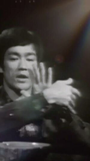Bruce Lee Instagram - 🐉Keep going…

#brucelee #runningwaternevergrowsstale #keepthecontinuitygoing #itsaprocess #continuinggrowth #jkd #jeetkunedo #martialarts #martialartist