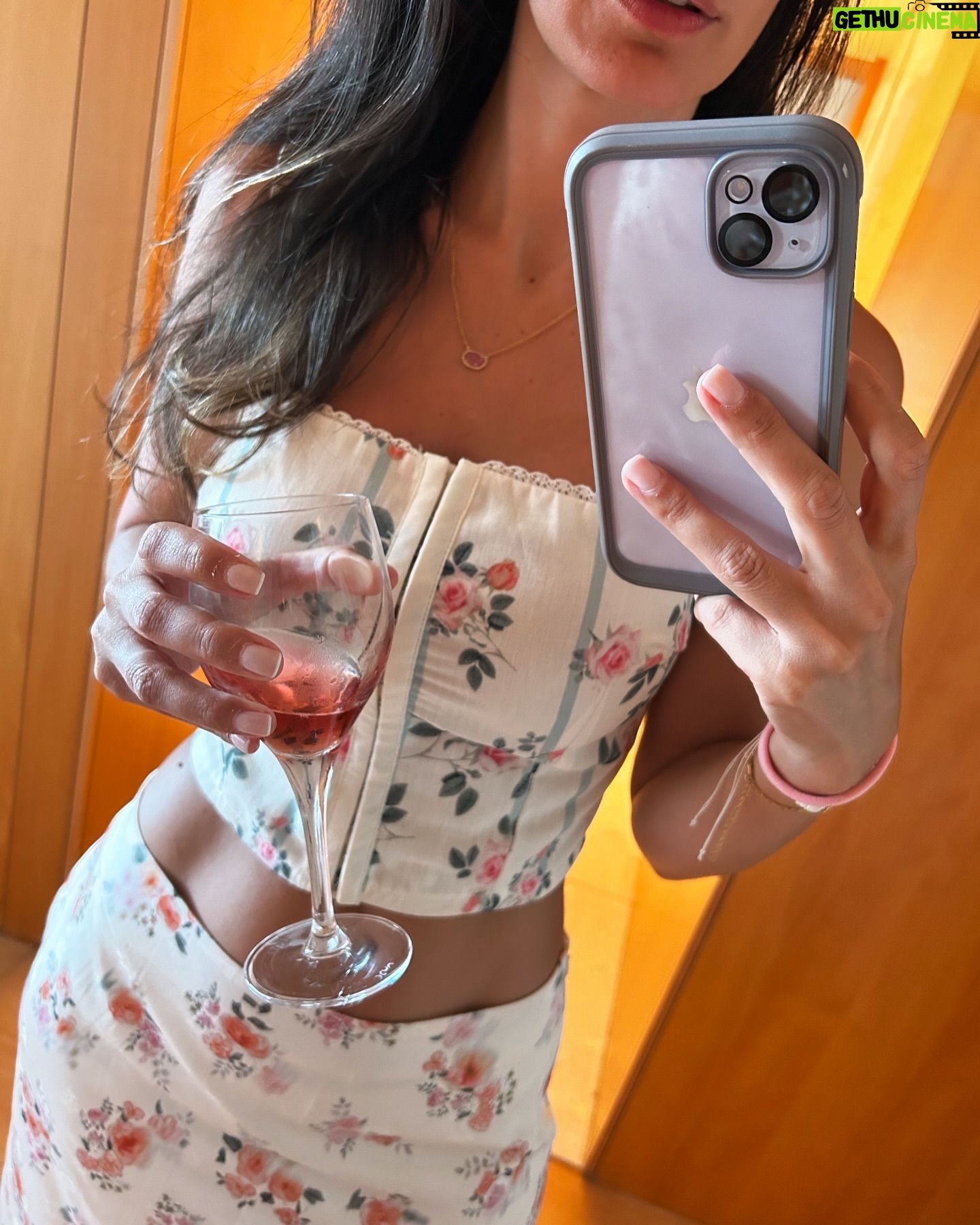 Bruna Abdullah - 3.3K Likes - Night out in Mallorca = Tinto de Verano 🍷