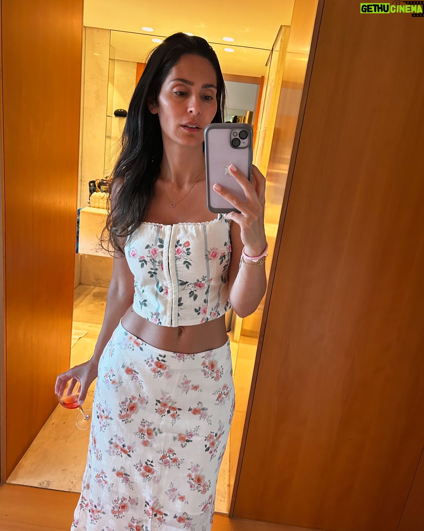 Bruna Abdullah - 3.3K Likes - Night out in Mallorca = Tinto de Verano 🍷
