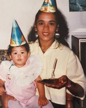Bruna Aiiso Instagram - Mãezinha, viva sua vida hoje e sempre!!! 🩷 🎂24.07 | te amo infinito!!!
