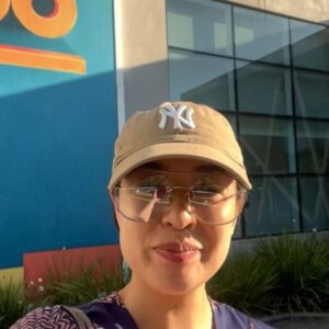 Bruna Aiiso Instagram - Minha Pilar chegou hoje em Família É Tudo. Uma assistente social envolvida em um imbróglio emocionante!

Agradeço imensamente ao querido Guilherme Gobb por ter visto em mim, potencial pra viver essa personagem tão especial. 

Agradeço também @fredmayrink e Daniel Ortiz
E a @tvglobo que sempre me acolheu tão bem! 

E obrigada universoooooooo e minha agente @mariverani que acredita e sonha comigo!!!