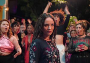 Bruna Vieira Instagram - Quantas histórias existem dentro de uma mesma história? #DeVoltaAos15 📸 Vans Bumbeers / Netflix