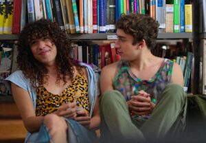 Bruna Vieira Instagram - Quantas histórias existem dentro de uma mesma história? #DeVoltaAos15 📸 Vans Bumbeers / Netflix
