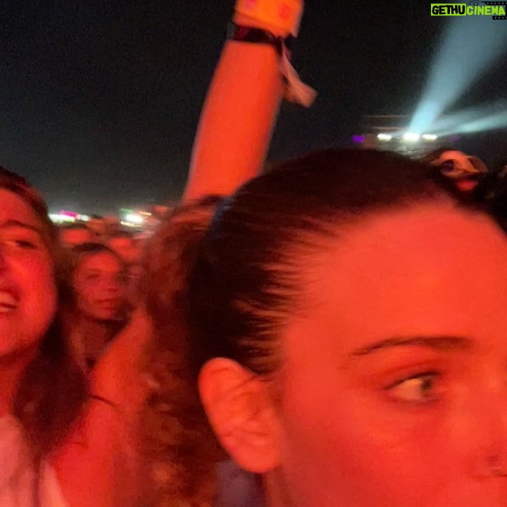 Bruna de Magalhães - 4.9K Likes - 08/08