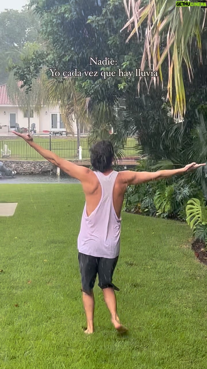 Bruno Ascenzo - 15K Likes - Un homenaje a mi querida @angiecepeda mientras destruyo su inigualable e icónico baile 😅🌧️🕺