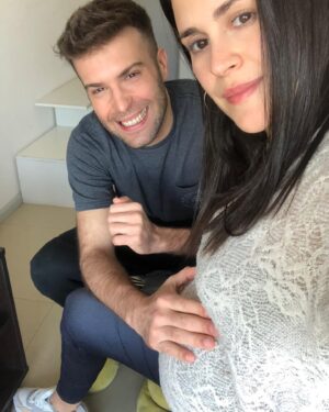 Bruno Heder Instagram - A familia esta crescendo!!
Esse ano vcs vão conhecer o André. Dentro dessa barriguinha linda tem muito amor e um pouco de ansiedade pra chegada do nosso filhão.
Estamos muito felizes, te amo @flordoynel ❤️

La familia esta creciendo!! 
Este año van a conocer a André.
Dentro de esa pancita linda hay mucho amor y un poco de ansiedad por la llegada de nuestro bebe.
Estamos muy felices, te amo @flordoynel ❤️
