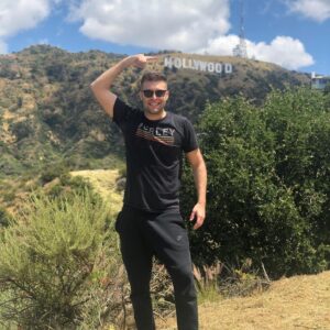 Bruno Heder Instagram - Mirá mamá, llegué 😂 #hollywood “Ostentação é um passaporte cheio de carimbos”