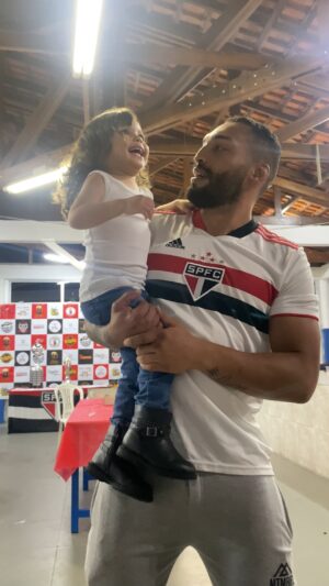 Bruno Silva Instagram - Farei parte das melhores risadas e das melhores lembranças da sua vida filha❤️