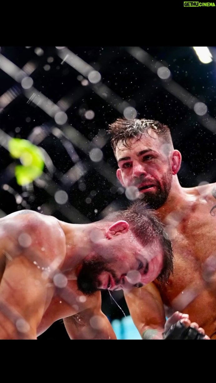 Bruno Silva - 410 Likes - 🥊 NOCAUTE
Nosso querido atleta @brunobulldogufc é um verdadeiro campeão. Após uma cirurgia no tornozelo em 2022, ele enfrentou um longo e árduo caminho de tratamento e recuperação com nossos dedicados fisioterapeutas.
HOJE, com imensa felicidade, anunciamos que Bulldog conquistou o título de campeão no UFC americano no último sábado, vencendo por nocaute! 🏆🇺🇸
Para celebrar essa vitória, trouxemos um vídeo do ano passado para lembrar a sua história de determinação e coragem. Toda a equipe da Care Club quer parabenizar você, Bulldog, por essa conquista incrível!
Nunca desista dos seus sonhos, pois a jornada pode ser difícil, mas o resultado é sempre gratificante.
Parabéns, campeão! Você nos enche de orgulho!
#CareClubPiracicaba #MMA #UFC #Campeão #Recuperação #Fisioterapia #Esporte #Saúde #Superação #AtletaVIP