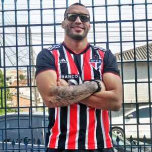 Bruno Silva Instagram - Tri da libertadores 
Único Tri mundial
Primeiro hexa brasileiro 
Único tri do brasileirão
O time brasileiro com mais títulos internacionais.
-Mas falta a copa do Brasil? Não mais, Zeramos o futebol hoje, dia histórico para o torcedor São Paulino🔴⚫️⚪️
Eliminamos palmeiras, Corinthians e campeão hoje contra o Flamengo. 
Fim do jejum e finalmente campeão da copa do Brasil.