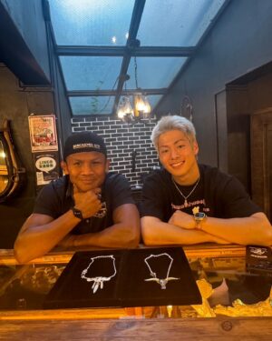 Buakaw Banchamek Instagram - ไสแล้วมันก้อเท่ดีนะ🤡🙏ขอบคุณสำหรับสร้อยเท่เท่แหวนเท่เท่ครับ👍