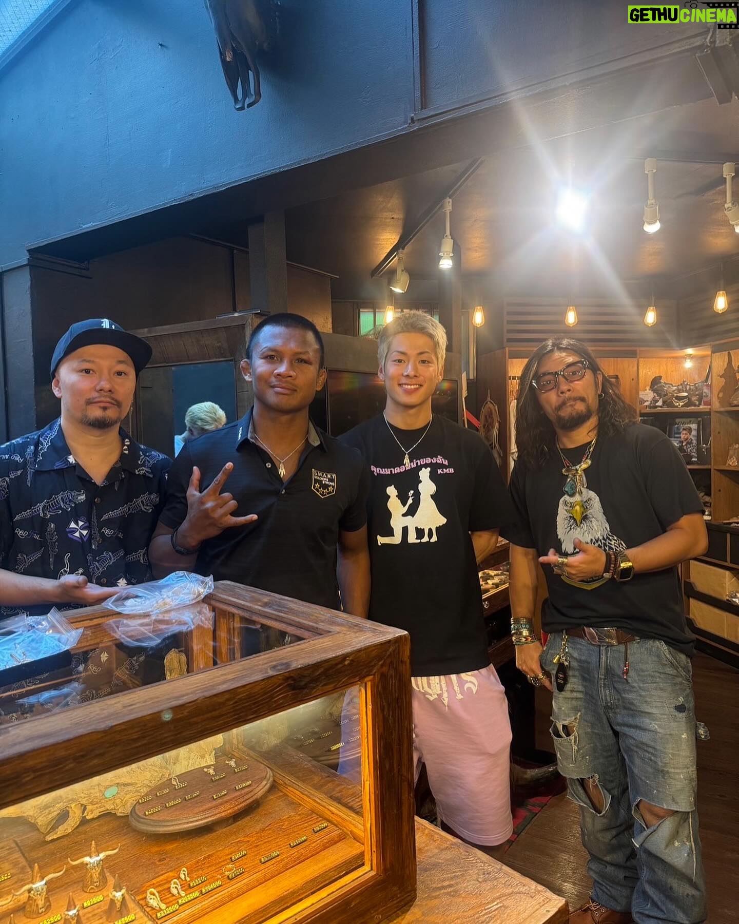 Buakaw Banchamek - 25.8K Likes - ไสแล้วมันก้อเท่ดีนะ🤡🙏ขอบคุณสำหรับสร้อยเท่เท่แหวนเท่เท่ครับ👍