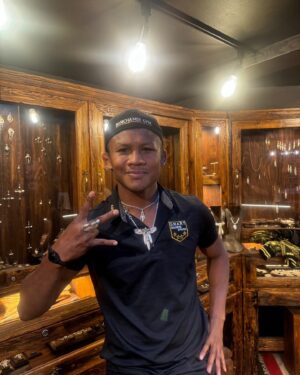 Buakaw Banchamek Instagram - ไสแล้วมันก้อเท่ดีนะ🤡🙏ขอบคุณสำหรับสร้อยเท่เท่แหวนเท่เท่ครับ👍