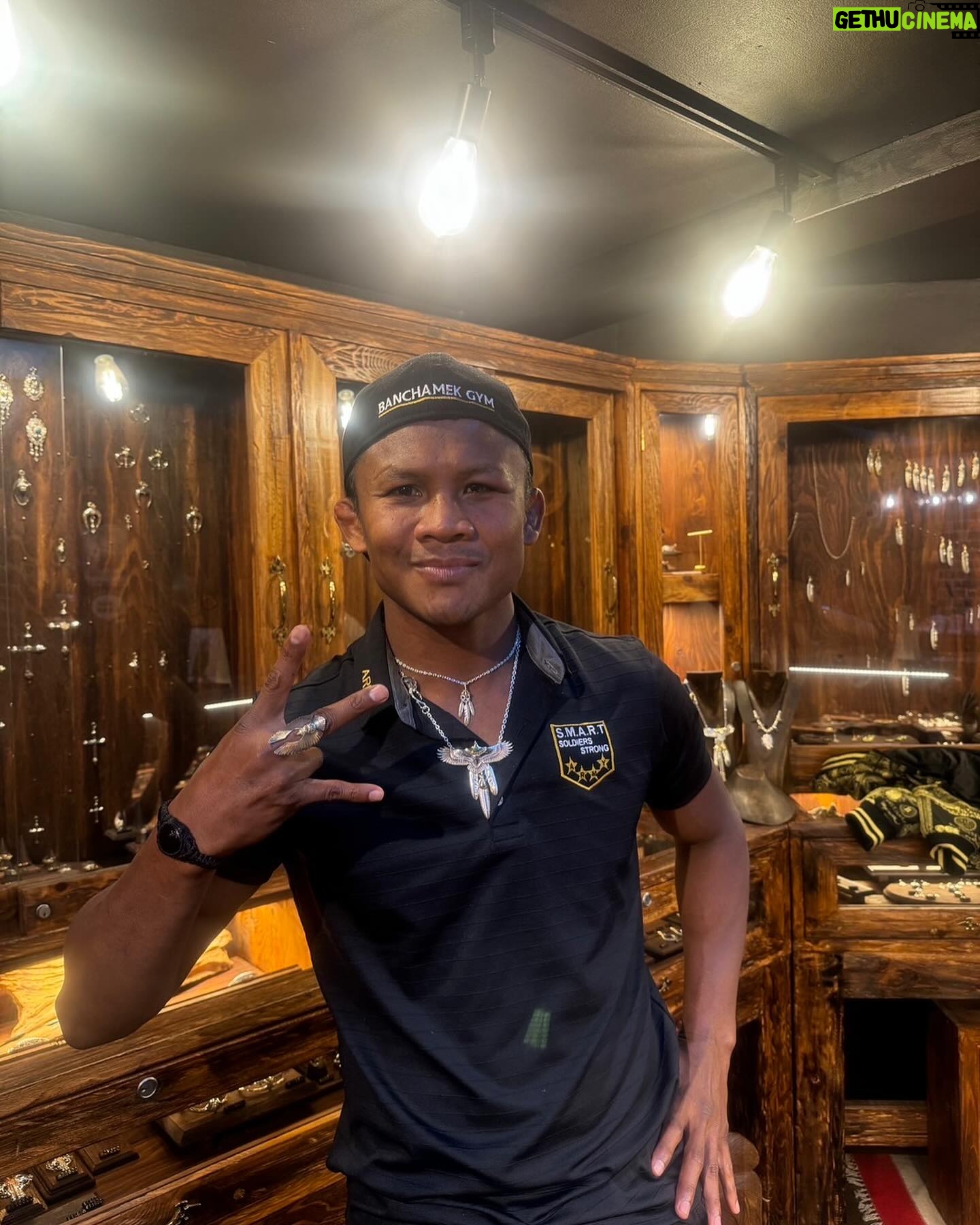 Buakaw Banchamek - 25.8K Likes - ไสแล้วมันก้อเท่ดีนะ🤡🙏ขอบคุณสำหรับสร้อยเท่เท่แหวนเท่เท่ครับ👍