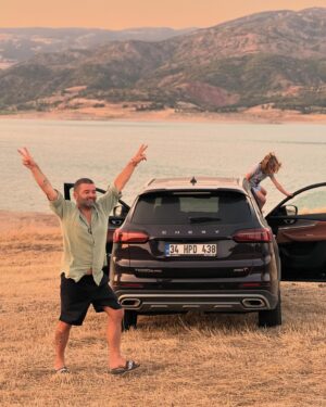 Bülent Şakrak Instagram - Hiç bilmediğimiz ,her karışından tarih fışkıran Tokat’ı sayende karış karış geziyoruz @chery_turkiye 🌹 Kilometrelerce yol yaptık,daha da yaparız..Ve şu da unutulmasın biz oğlumla gezme söz konusuysa eğer,bir harikayız.😎🧿#oğlumali 
#işbirliği #reklam
@ed5com