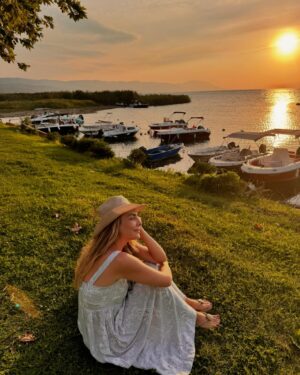 Burcu Kara Instagram - İstanbul'a dönmeye sayılı günler kala,beni mutlu eden tüm anları biriktiriyorum içimde..🧡