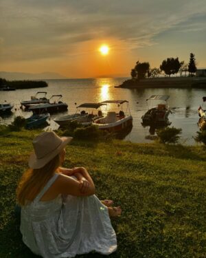 Burcu Kara Instagram - İstanbul'a dönmeye sayılı günler kala,beni mutlu eden tüm anları biriktiriyorum içimde..🧡