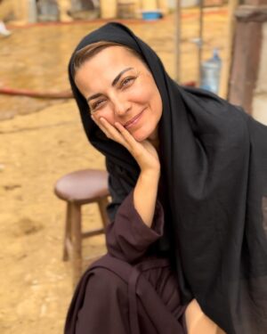 Burcu Kara Instagram - Her dönemin insanıyım vesselam.😍1924'ten bir kareyi paylaşıyorum sizinle.Bu şahane yapım yakında sizlerle buluşacak.🎬