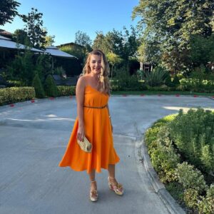 Burcu Kara Instagram - Haydi bakalım hazırız,kız istemeye gidiyoruz.😍🧡🎉💍