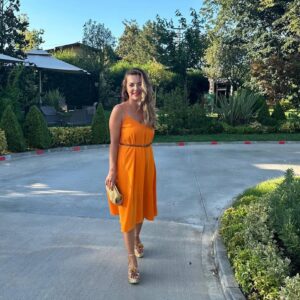 Burcu Kara Instagram - Haydi bakalım hazırız,kız istemeye gidiyoruz.😍🧡🎉💍