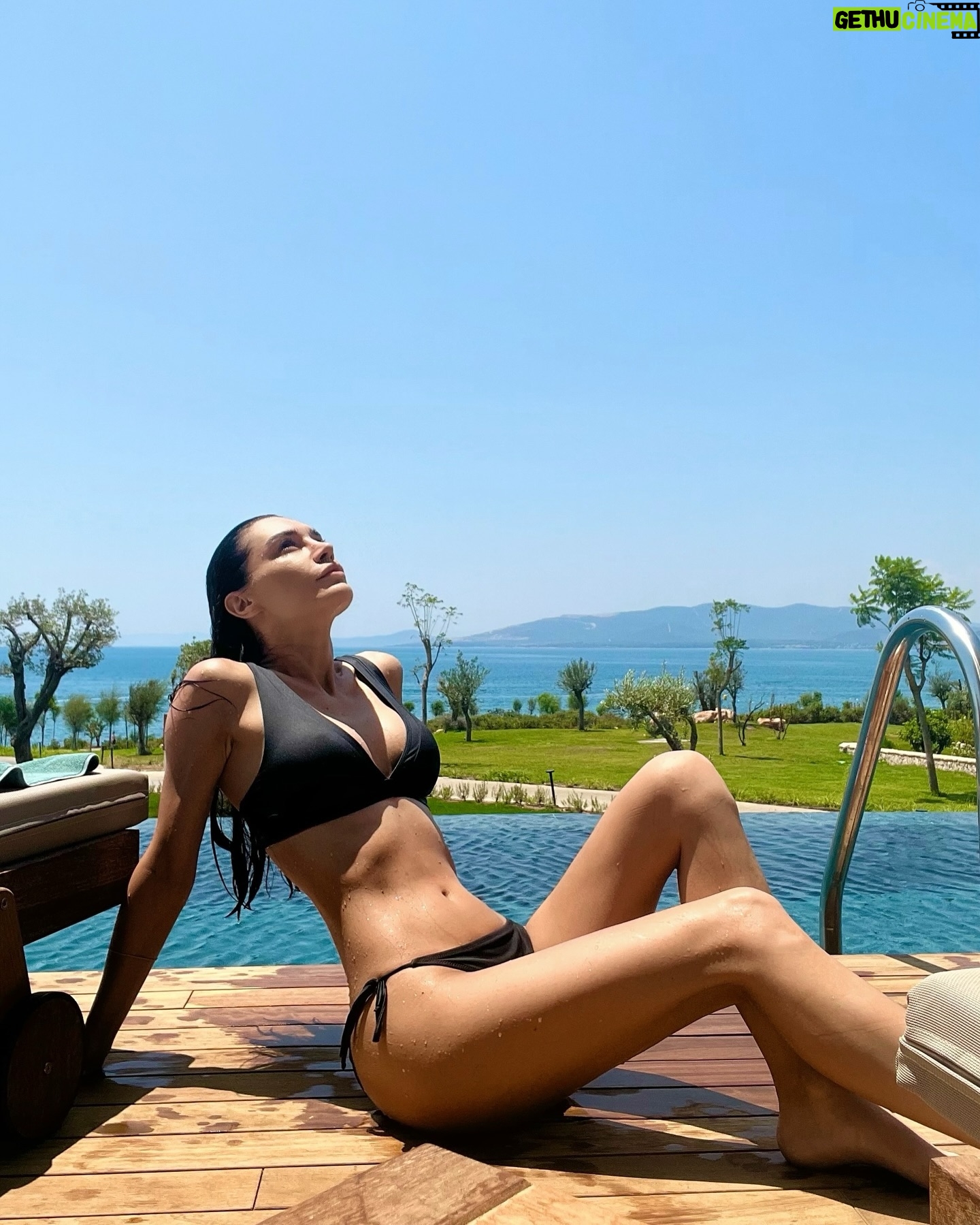 Burcu Kiratli - 300K Likes - 🖤💦💦☀️🧋🍒🍉
Repo gibi repo 🫠🎬