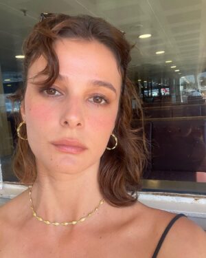 Büşra Develi Instagram - Summertime sadness’imin nihayet bittiği bir yıl oldu. Teşekkürler tüm sevdiklerim tarot kartları ve terapistim…