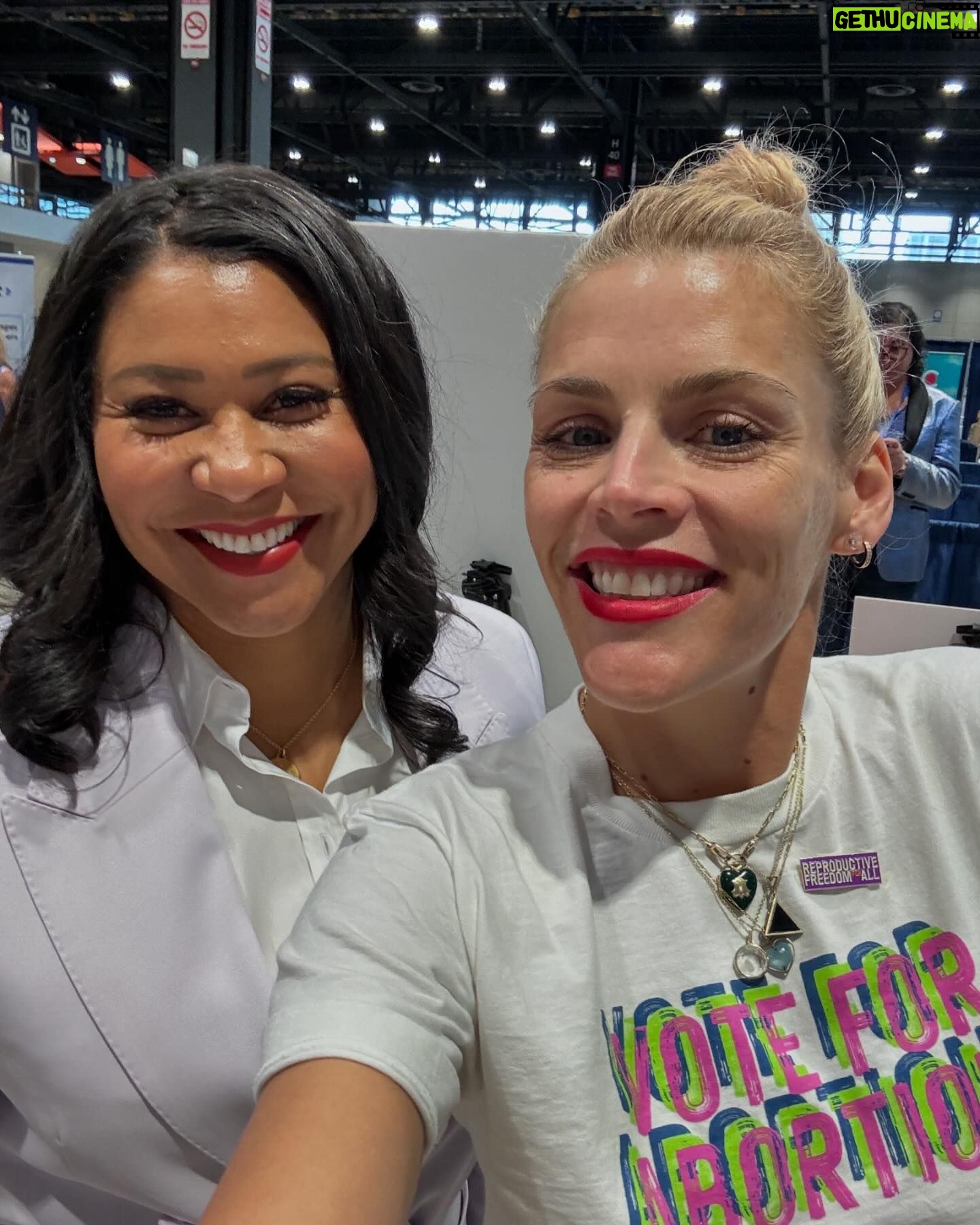 Busy Philipps - 58.7K Likes - impossible for me to find the words right now for the past few days- itās going to have to be an entire podcast episode but until then i do have one:
šŗšøVOTE!!!šŗšø
@kamalahq @kamalaharris @timwalz @gewhitmer @harrisonjaime @thecreativecoalition @themeteor @emergeamerica @azdemparty @demconvention šŗšø