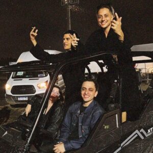 Ca7riel Instagram - BAÑO MARÍA
Es más que un disco 
Es un DISCAZO 
Es un capitulazo de nuestra historia , el más psicodélico creo yo,
Pakirri ,Más kE un ermano has sido un brother

Brindo por mis amigos de toda la vida, los nuevos y los que vendrán 

BAÑO MARÍA 
DISCAZO YA DISPONIBLE