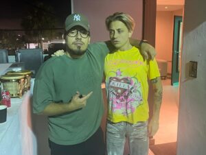 Ca7riel Instagram - BAÑO MARÍA
Es más que un disco 
Es un DISCAZO 
Es un capitulazo de nuestra historia , el más psicodélico creo yo,
Pakirri ,Más kE un ermano has sido un brother

Brindo por mis amigos de toda la vida, los nuevos y los que vendrán 

BAÑO MARÍA 
DISCAZO YA DISPONIBLE