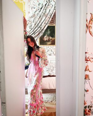 Caitlin McHugh Instagram - C’est si Bon