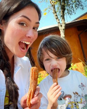 Caitlin McHugh Instagram - Nomad Lounge in Animal Kingdom has the BEST Gluten Free churros! This and for even better tips for your next @waltdisneyworld vacation, check out the latest episode of How Can I Help? Podcast. 

We usually focus on issues facing society and what we can do to fix them, but I like to throw in an episode that just helps my listeners too. 

I thought I was a knowledgeable Disney fan, but I learned so much from my guests, 
@disneyfoodblog @ashleyeckstein 
@myadventurebook__ 

Thank you for joining me!