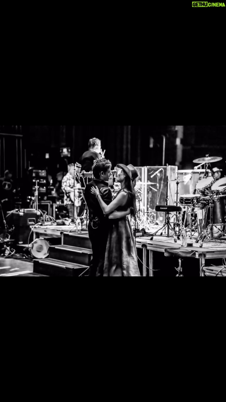 Caitlin McHugh - 1.2K Likes - 🎶 Darlin’ 🎶 was our First Dance song and we loved dancing to it every time @jonboltonmusic sang/played 🥁 it this weekend. Grateful to @mikeloveofficial and @thebeachboys for another Fun Fun Fun mini run.
📷 @ashley.haer