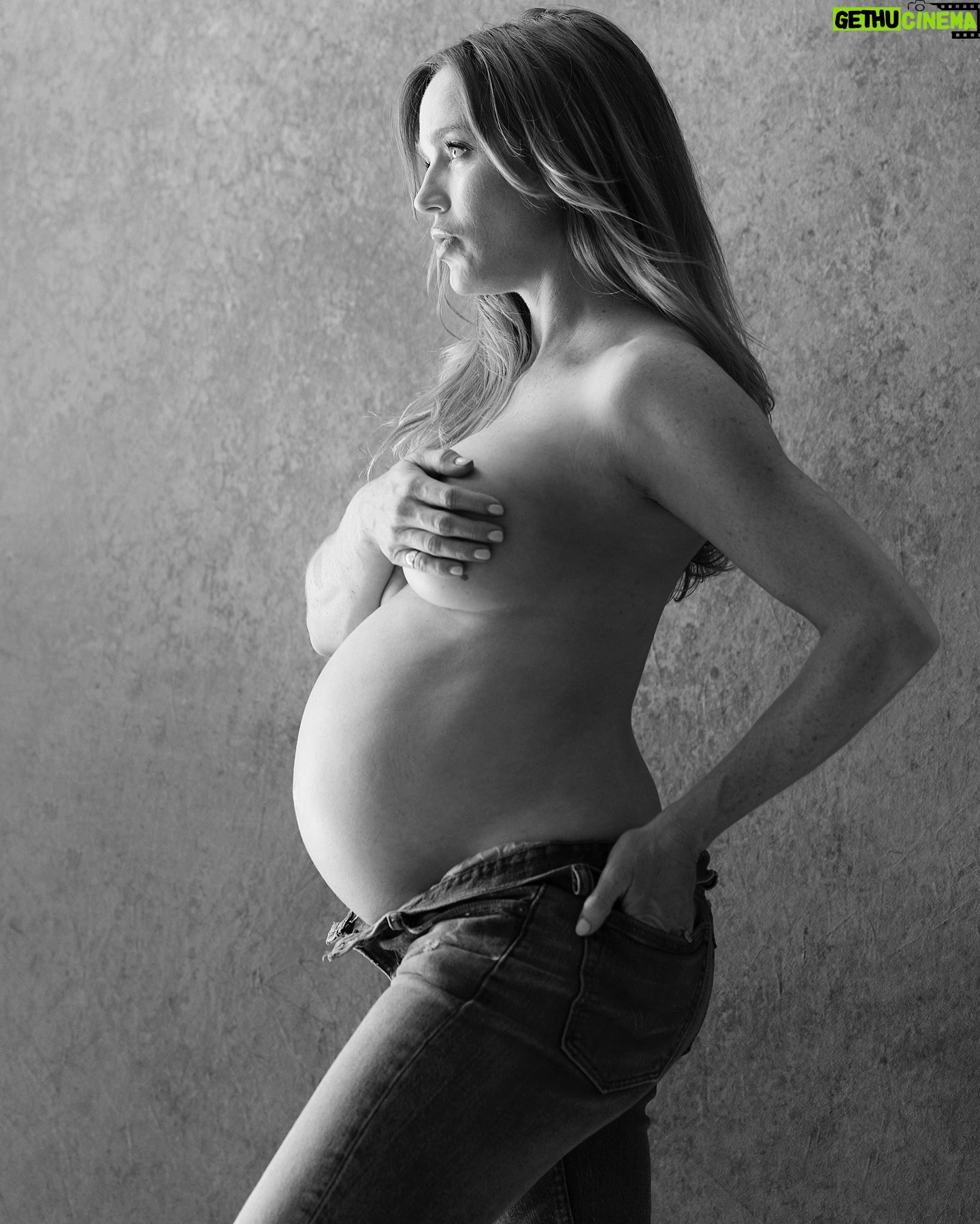 Caity Lotz - 120.8K Likes - Capturing one of the most special times of my life. 🩷 This is 30 weeks pregnant and my belly is already so much bigger. I’m excited, nervous, and already feel so much love for the life growing inside mi belly!
Thank you to my talented friends for making it happen:
📸 @trickyrickyt
💄 @alisonc.mua