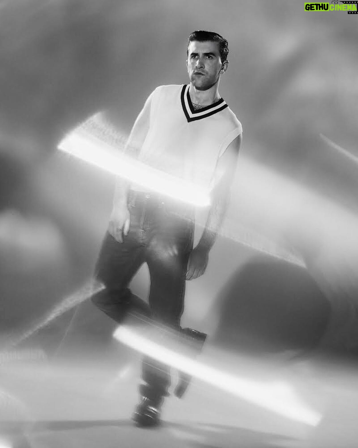 Callum Scott Howells - 17.4K Likes - honoured to be featured alongside such legends for @thegqstyle diolch
words @deanmayodavies
photography @josh._.hight
styling @elgarjohnson
hmu @teddyhmu
