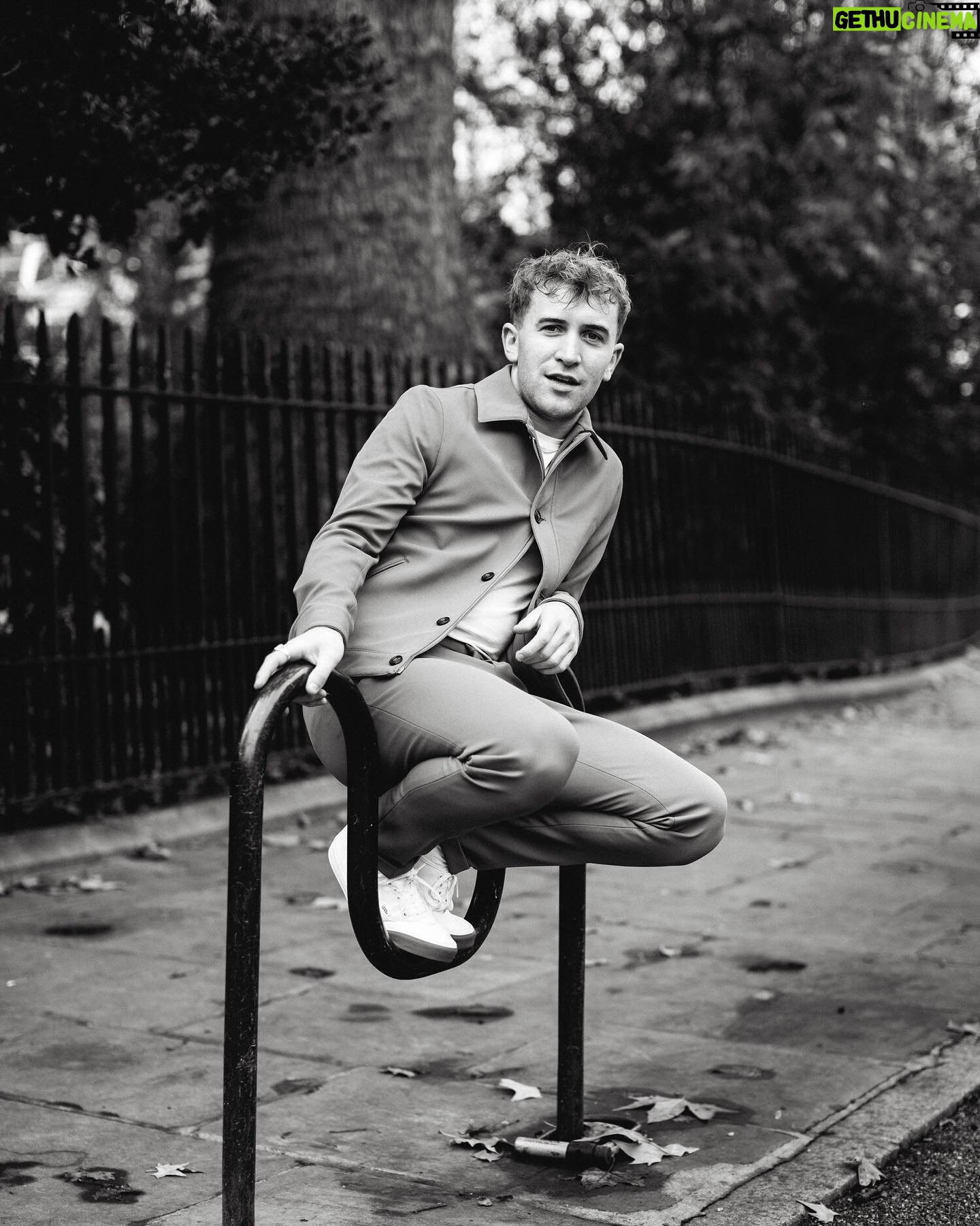 Callum Scott Howells - 26.3K Likes - thank you @therakishgent for taking me on a gander round the town
Photography @shotbythompson
Words @tajhayer