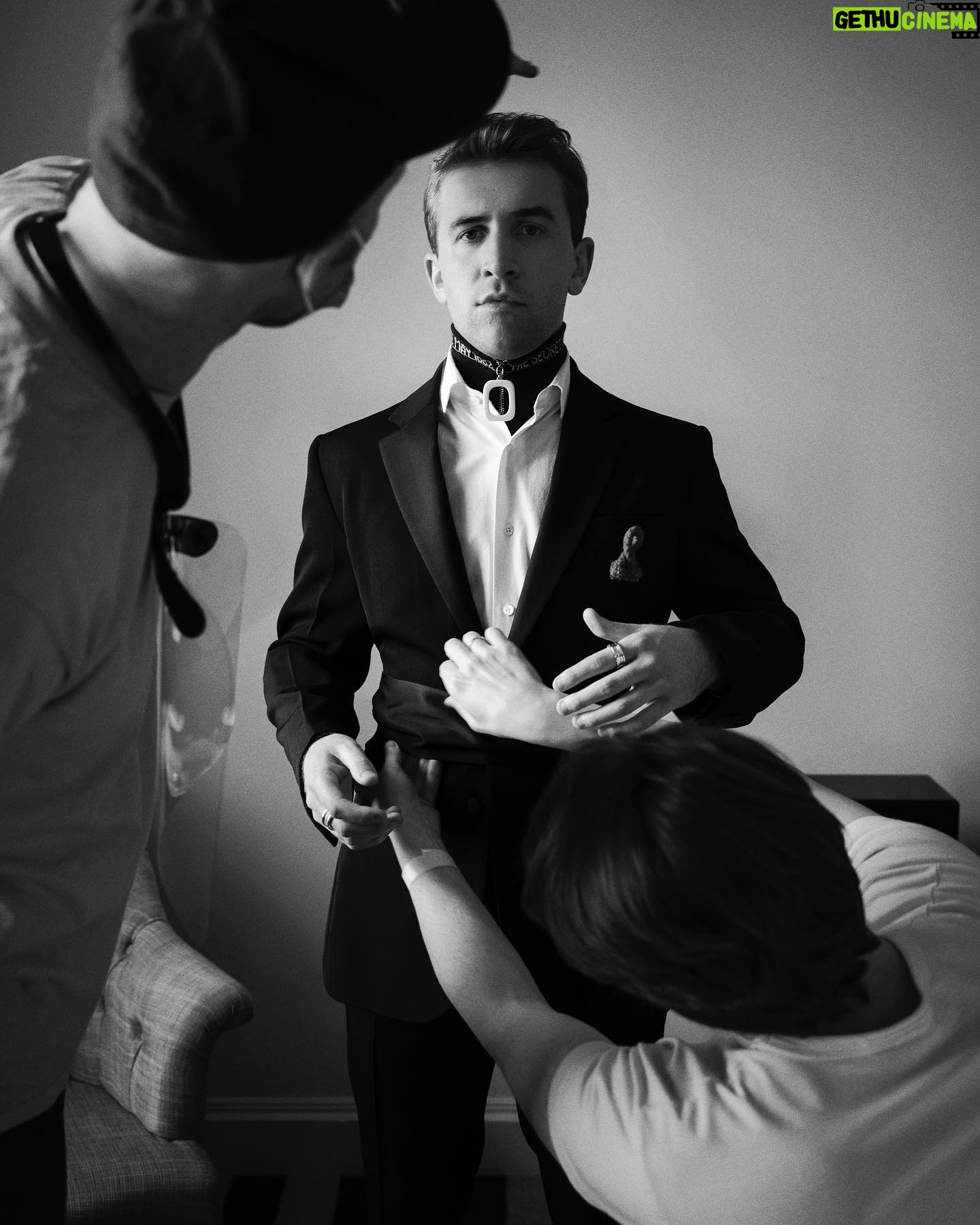 Callum Scott Howells - 31.2K Likes - a proper laugh at @eltonjohn ‘s Oscars Party for the @ejaf
Wearing @jw_anderson and @bulgari
@britishvogue
Photography @michielmeewis
Styling @millermode
Grooming @teddyhmu