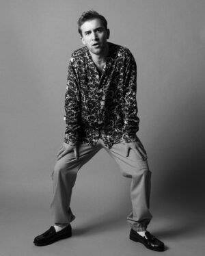 Callum Scott Howells Instagram - Some more from my shoot full of belly laffs with the bloody awesome @josephsinclair for @notion 🌚

Words @sollyotwarner

Photography @josephsinclair 
Styling @krishanparmar_
Grooming @mariamakeupartist