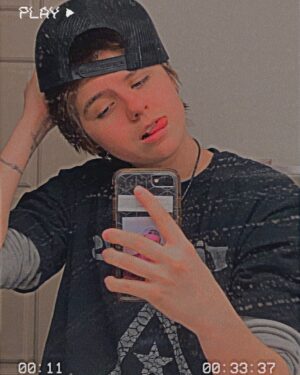 Camden Gray Instagram - // i put the HOT in psycHOTic💋 #punk