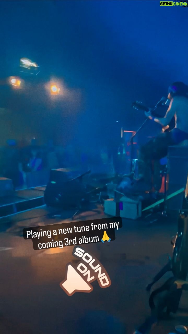 Cameron Cole - 460 Likes - Playing a new tune from my coming 3rd album!
#boomtown #newblues #camcole #boomtownfair #earacherecords #liverock #festivallife #rockfestival #festival #onstage