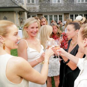 Cameron Diaz Instagram - We celebrated four years of Avaline in the Hamptons with a few of our close friends, and what a wonderful evening it was.✨ We sipped on wine, and enjoyed a candlelit dinner together– all while the sun went down.

Thank you to everyone who came to celebrate with us. It’s been a magical 4 years, cheers to many more! 🥂