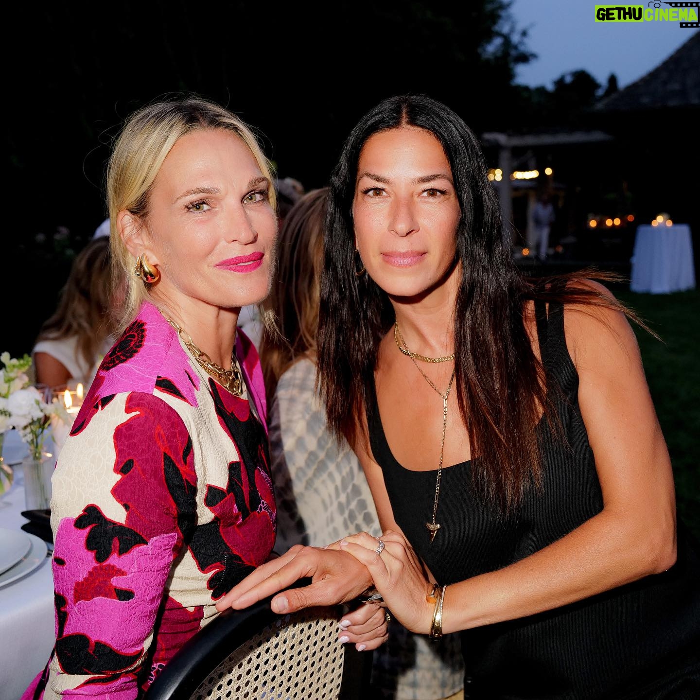 Cameron Diaz - 236.5K Likes - We celebrated four years of Avaline in the Hamptons with a few of our close friends, and what a wonderful evening it was.✨ We sipped on wine, and enjoyed a candlelit dinner together– all while the sun went down.
Thank you to everyone who came to celebrate with us. It’s been a magical 4 years, cheers to many more! 🥂