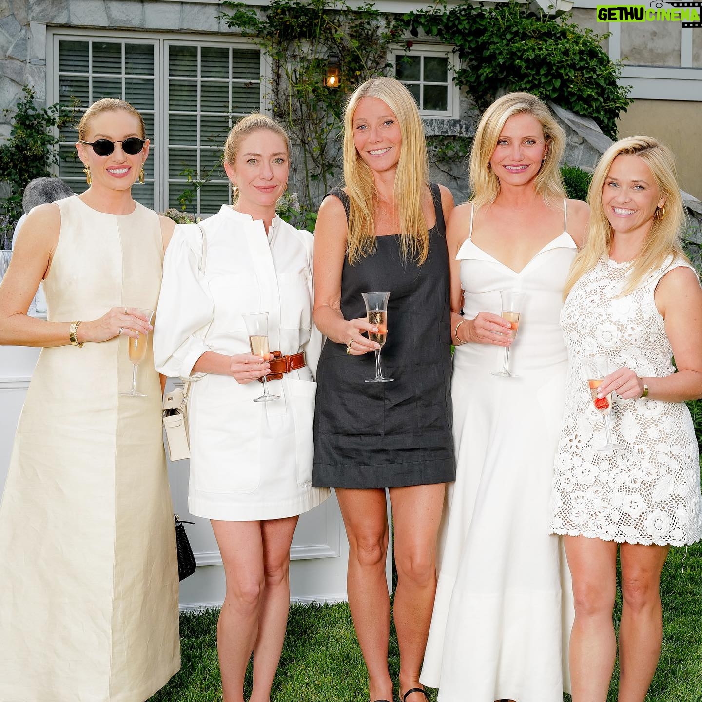 Cameron Diaz - 236.5K Likes - We celebrated four years of Avaline in the Hamptons with a few of our close friends, and what a wonderful evening it was.✨ We sipped on wine, and enjoyed a candlelit dinner together– all while the sun went down.
Thank you to everyone who came to celebrate with us. It’s been a magical 4 years, cheers to many more! 🥂
