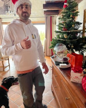 Camille Combal Instagram - Joyeux Noël ! 🎁🎄
Du love & du Mont-d’or a tous ❤️