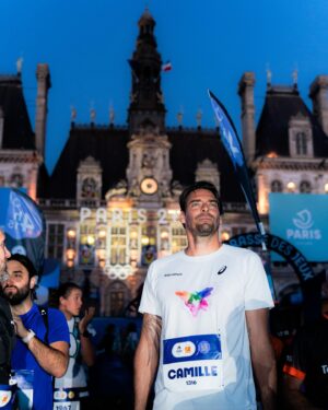Camille Lacourt Instagram - Magnifique marathon olympique ❤️
Il fut aussi beau que dur,
Une ambiance à couper le souffle, 
Des supporters présents jusqu’au bout de la nuit !
Des bénévoles qui nous poussaient, nous respectaient et qui étaient juste exceptionnels !
Je n’oublierai jamais cette ferveur.

Mais ce fut dur…
Physiquement d’abord, mais je m’y attendais avec une préparation en dents de scie.
Et psychologiquement surtout, beaucoup de sollicitations pendant la course de la part des athlètes.
Je vous présente mes excuses si je n’ai pas joué le jeu des selfies mais au bout de 5 min de course j’en étais déjà à plus de 200!
Ajouté à ça, la fatigue, c’était compliqué.
Je comprends les demandes et je sais que vous n’imaginez pas être le 500ème ou le 1000ème alors que je souffre…
Quel périple mon @maximehaulbert 😂

Je garderai de ces 2 semaines un souvenir inoubliable.
Bravo à tous pour votre énergie et gardons cet optimisme qui nous a unis pendant cette quinzaine olympique 🙏