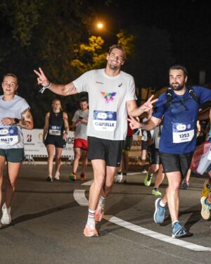 Camille Lacourt Instagram - Magnifique marathon olympique ❤️
Il fut aussi beau que dur,
Une ambiance à couper le souffle, 
Des supporters présents jusqu’au bout de la nuit !
Des bénévoles qui nous poussaient, nous respectaient et qui étaient juste exceptionnels !
Je n’oublierai jamais cette ferveur.

Mais ce fut dur…
Physiquement d’abord, mais je m’y attendais avec une préparation en dents de scie.
Et psychologiquement surtout, beaucoup de sollicitations pendant la course de la part des athlètes.
Je vous présente mes excuses si je n’ai pas joué le jeu des selfies mais au bout de 5 min de course j’en étais déjà à plus de 200!
Ajouté à ça, la fatigue, c’était compliqué.
Je comprends les demandes et je sais que vous n’imaginez pas être le 500ème ou le 1000ème alors que je souffre…
Quel périple mon @maximehaulbert 😂

Je garderai de ces 2 semaines un souvenir inoubliable.
Bravo à tous pour votre énergie et gardons cet optimisme qui nous a unis pendant cette quinzaine olympique 🙏