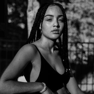 Candice Vernet Instagram - Bon … qu’est-ce que j’attends finalement? 
💿✨🙏🏽

📸@surii4