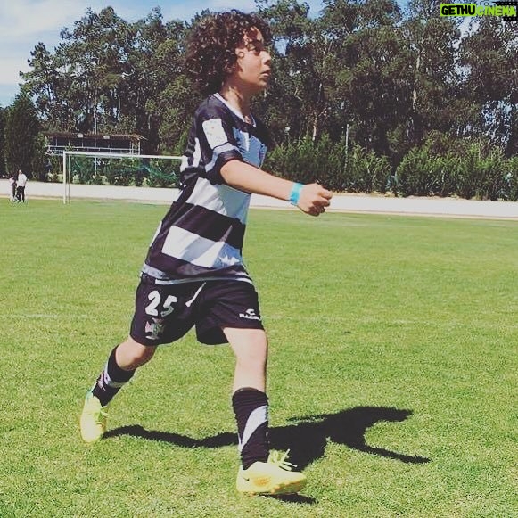 Cândido Costa - 23.1K Likes - 18 anos🎂🙌
O meu Gabi♥️ o menino mais doce que há no Mundo está agora entregue ao Mundo adulto🙏
Parabéns meu filho♥️
Lá por seres mais alto que o Pai não abuses🤤