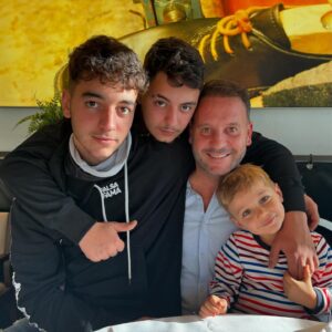 Cândido Costa Instagram - 18 anos🎂🙌
O meu Gabi♥️ o menino mais doce que há no Mundo está agora entregue ao Mundo adulto🙏
Parabéns meu filho♥️
Lá por seres mais alto que o Pai não abuses🤤